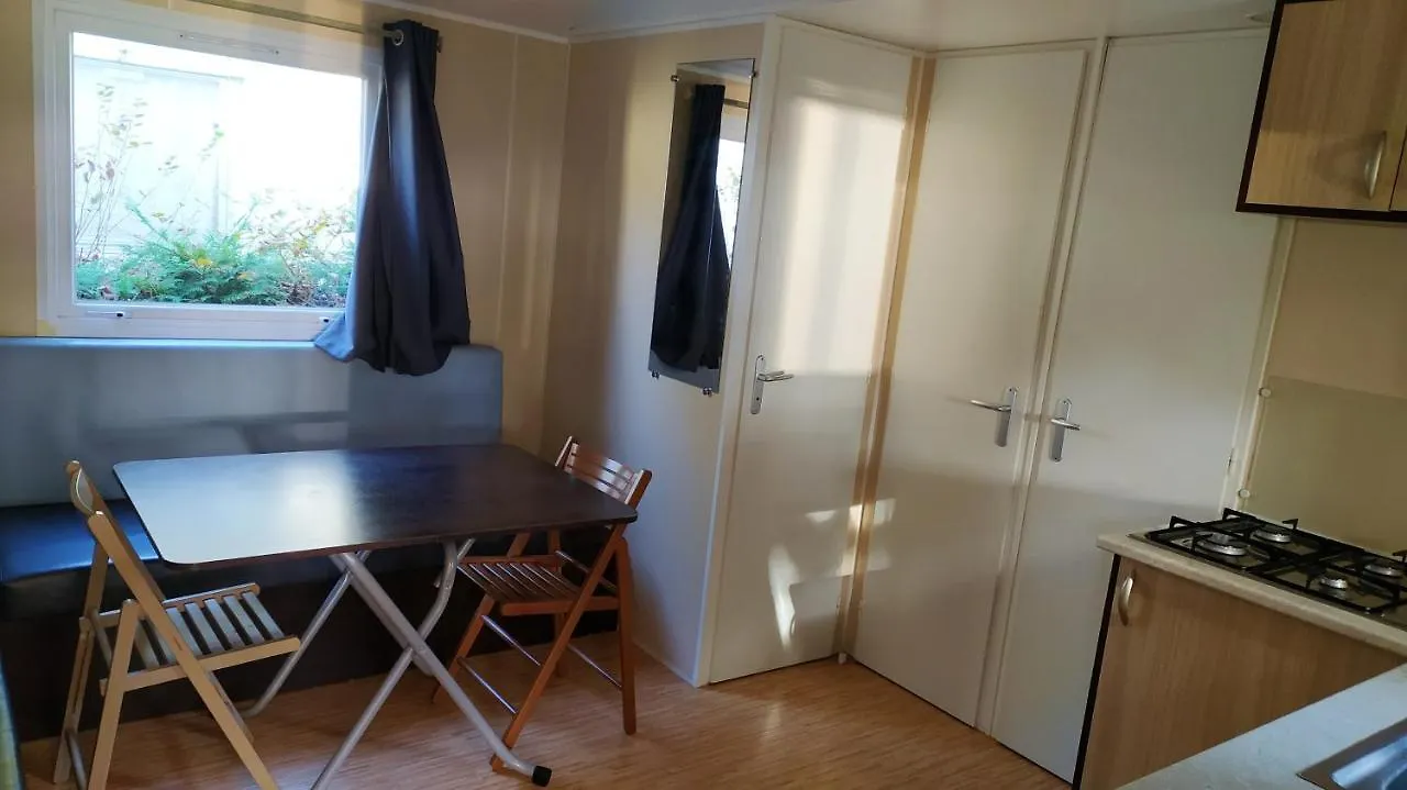 Bungalow Confortable En Campagne A Argences-En-Aubrac Avec Piscine 0*,