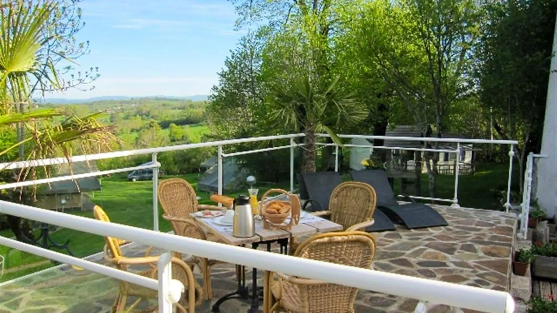 Holiday home Bungalow Confortable En Campagne A Argences-En-Aubrac Avec Piscine