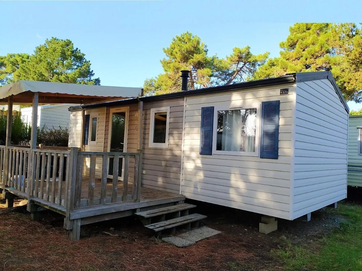 Bungalow Confortable En Campagne A Argences-En-Aubrac Avec Piscine location